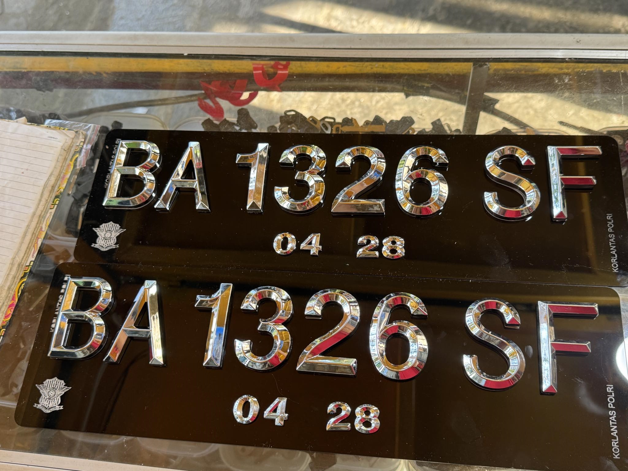 Plat Mobil Mewah Hitam